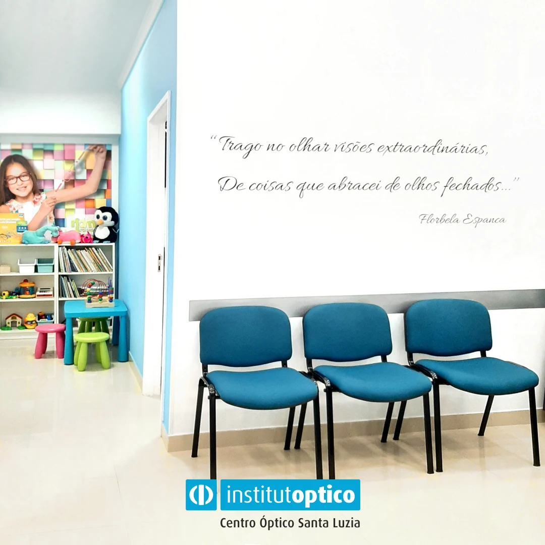centro-optico-santa-luzia-estabelecimento-sala-espera-infantil